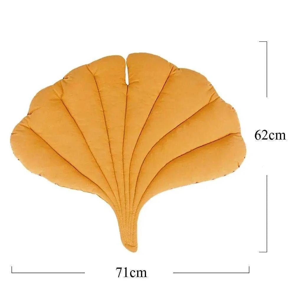 Cooling Leaf Dog MatDescription:
Beat the summer heat! This breathable, leaf-shaped cooling mat keeps your pup comfortable indoors, outdoors, or on the go—perfect for naps, car rides, Regal Pet PalaceRegal Pet PalaceCooling Leaf