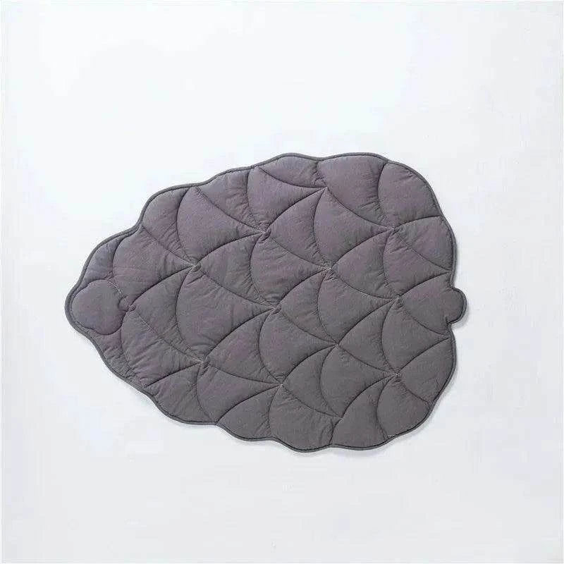 Cooling Leaf Dog MatDescription:
Beat the summer heat! This breathable, leaf-shaped cooling mat keeps your pup comfortable indoors, outdoors, or on the go—perfect for naps, car rides, Regal Pet PalaceRegal Pet PalaceCooling Leaf