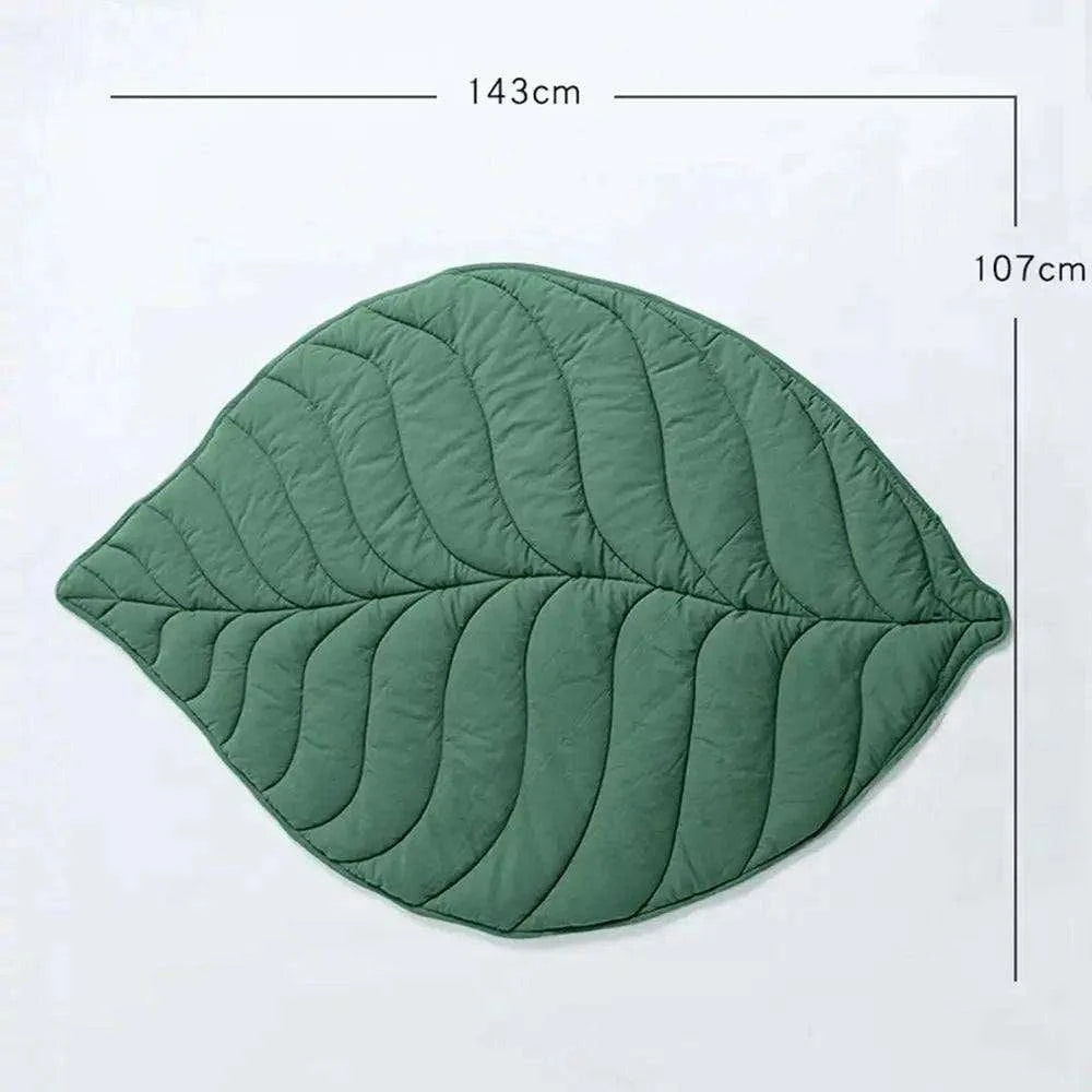 Cooling Leaf Dog MatDescription:
Beat the summer heat! This breathable, leaf-shaped cooling mat keeps your pup comfortable indoors, outdoors, or on the go—perfect for naps, car rides, Regal Pet PalaceRegal Pet PalaceCooling Leaf